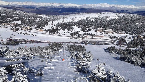 Gréolières Les Neiges Ski Resort by: christine pouplard