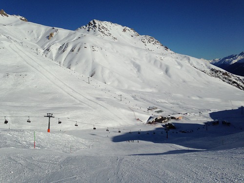St Moritz Ski Resort by: Chavdar