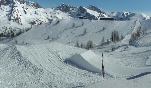 Isola 2000 Ski Resort by: Hugone