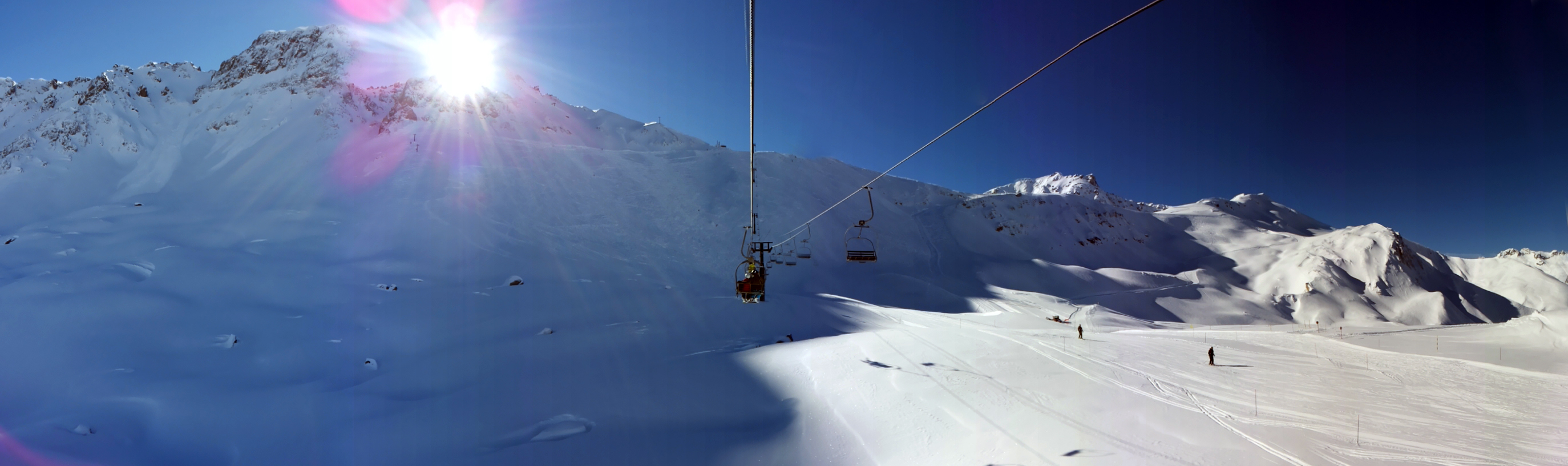 Sunny pow days in Valmorel
