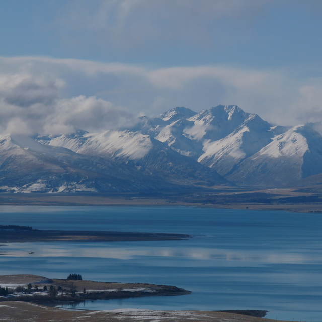 Roundhill Snow: Lake Tekapo and the Godley Valley