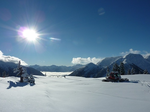 Shames Mountain Ski Resort by: formigal formigal