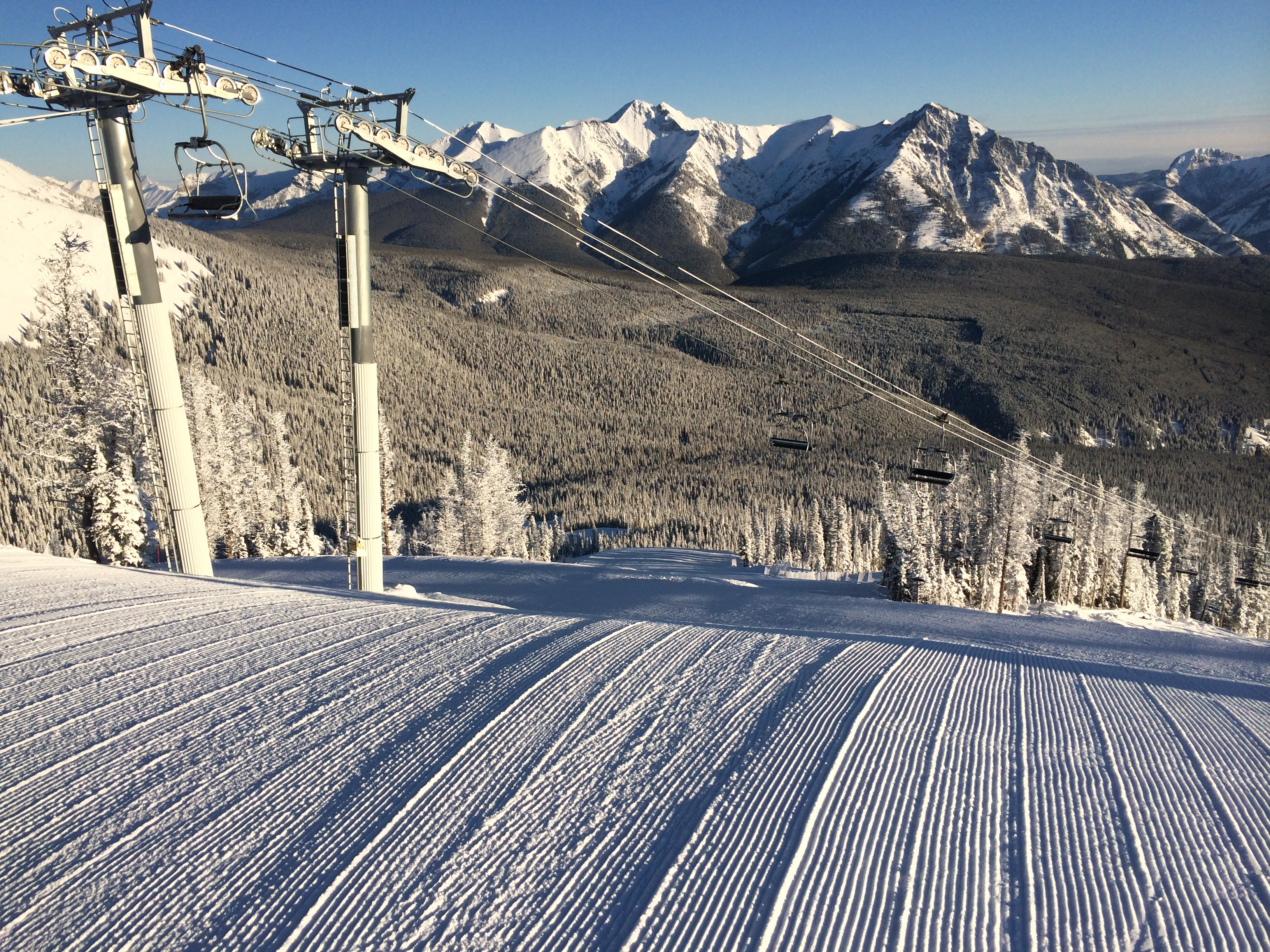 Blue bird sky morning, Nakiska
