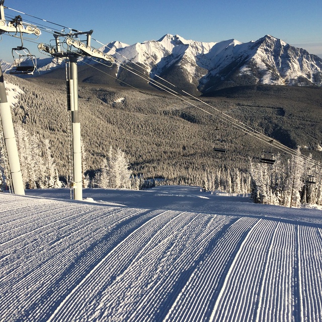 Blue bird sky morning, Nakiska