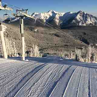 Blue bird sky morning, Nakiska