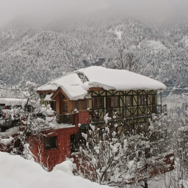 Manali (Himachal Heli-Ski) Snow: Leo Rose Bell Villa Shuru Road 