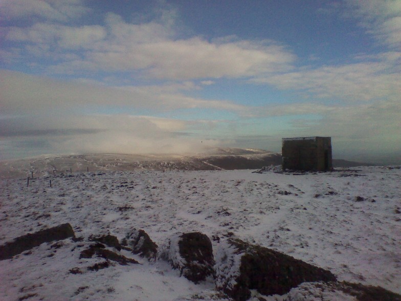 Seefin summit hut., Seefin (Monavullagh)