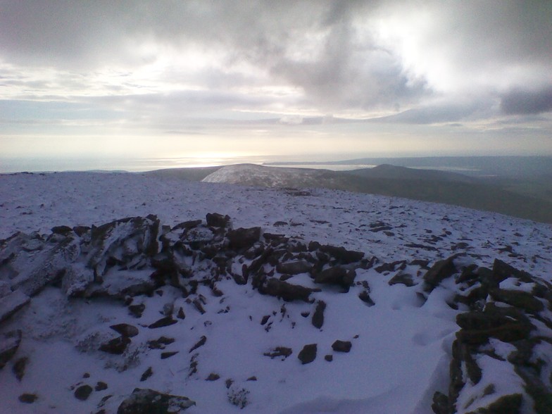 Seefin summit bothy., Seefin (Monavullagh)