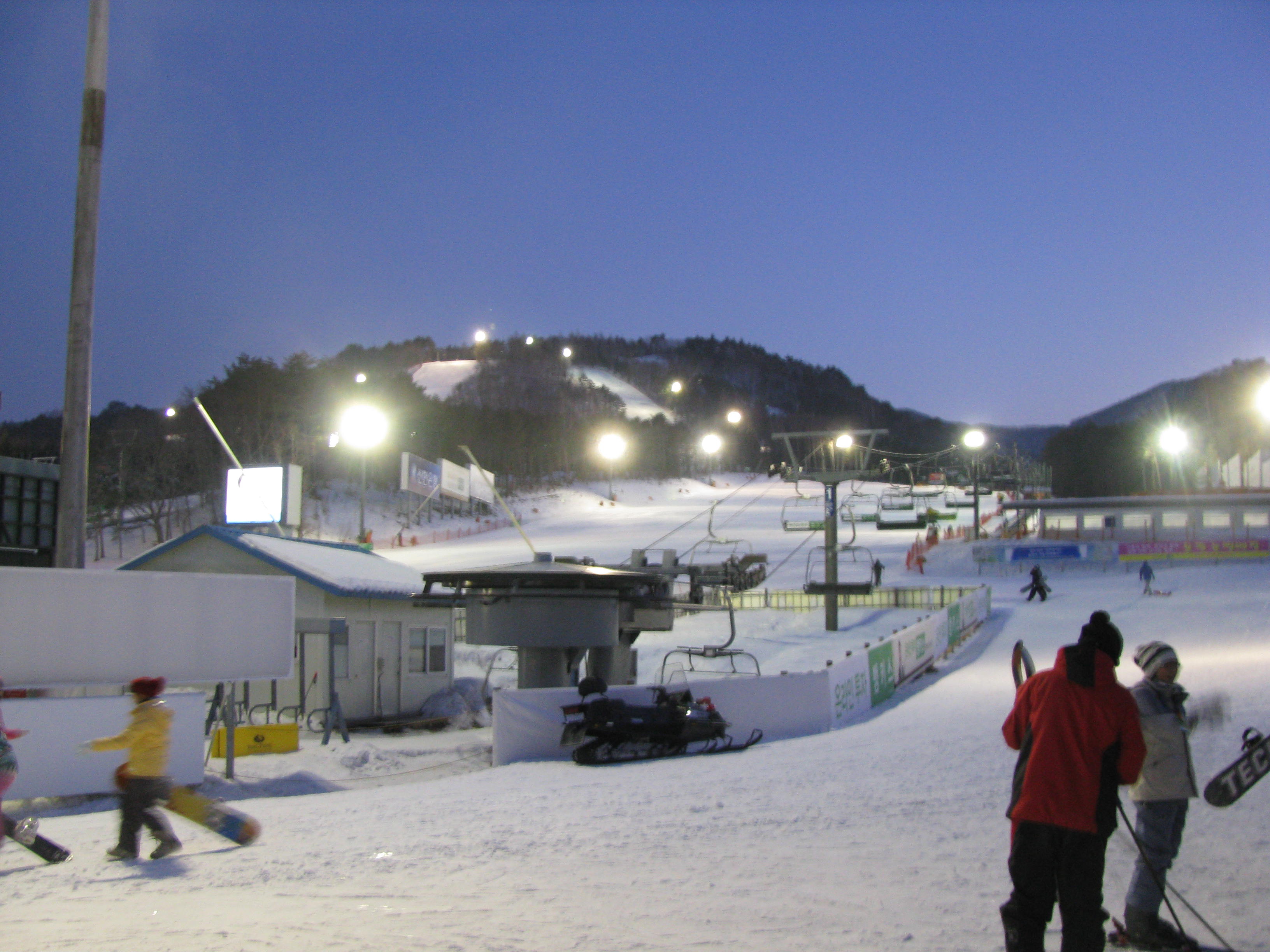 Night skiing at Yongpyong Resort, PyeongChang-Yongpyong