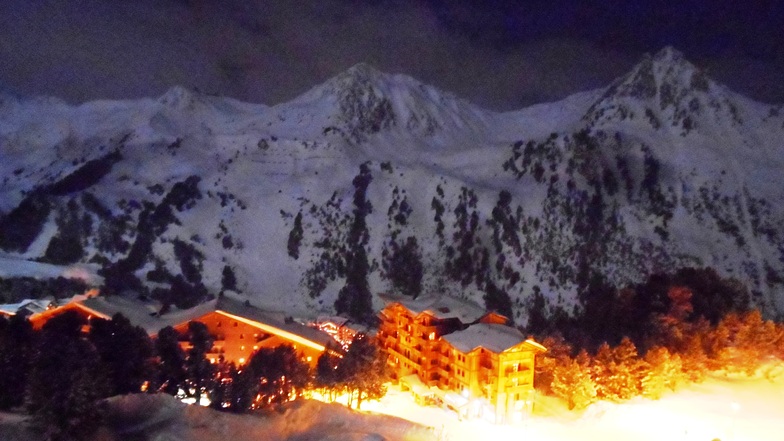 Les arcs at night