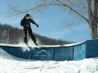 Grinding an S rail, Perfect North Slope