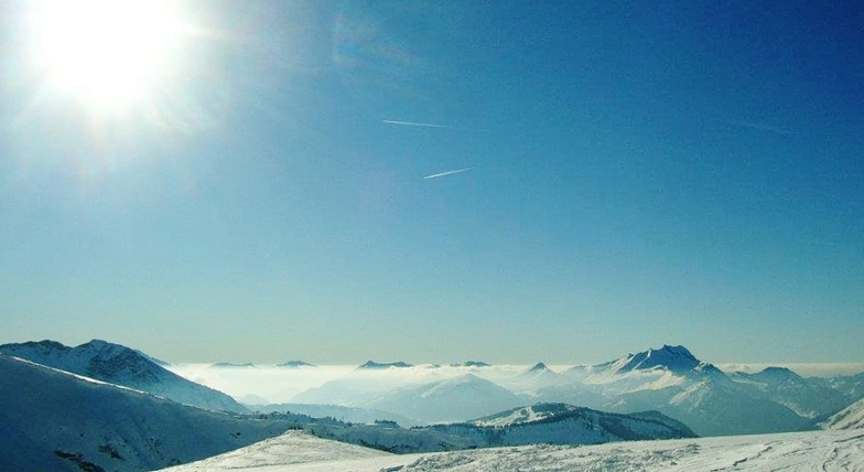 Skiing above the clouds, Avoriaz