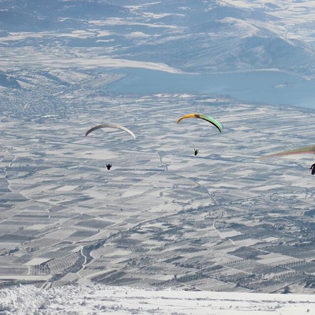 Mt Voras Kaimaktsalan Snow: Flight after sking