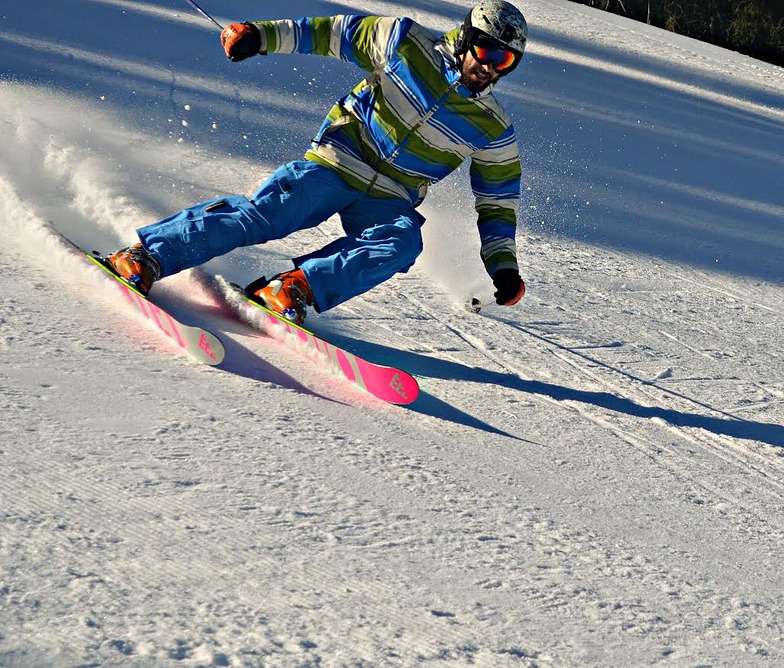 Shreding in-piste! with off piste Skis.., Pamporovo