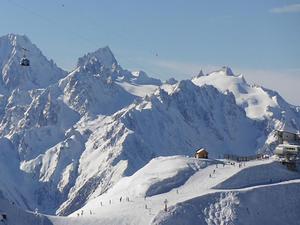8 minutes in a high-speed telecabin links La Tzoumaz to Verbier's 4-Valleys photo