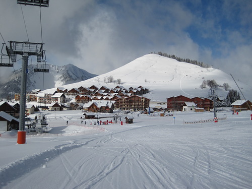 Albiez-Montrond Ski Resort by: Dirk Vermeulen