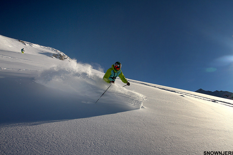 Playful powder at Brezovica