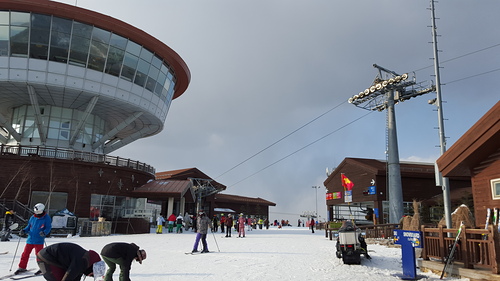 High1 Ski Resort Ski Resort by: Byung Chun,Moon