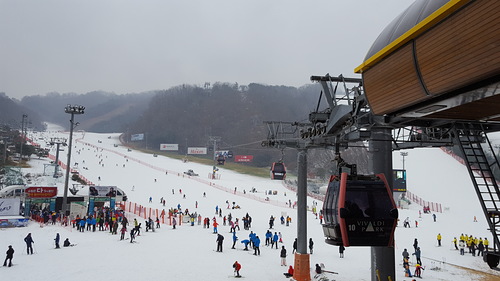 Vivaldi Ski Park World Ski Resort by: Byung Chun,Moon