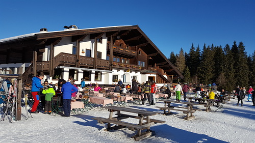Zell am See Ski Resort by: Byung Chun,Moon