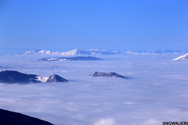 Peaks above cloud ocean, Brezovica