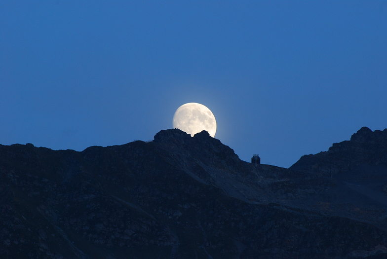 Sommet du Gypaete et pleine lune, Les 7 Laux