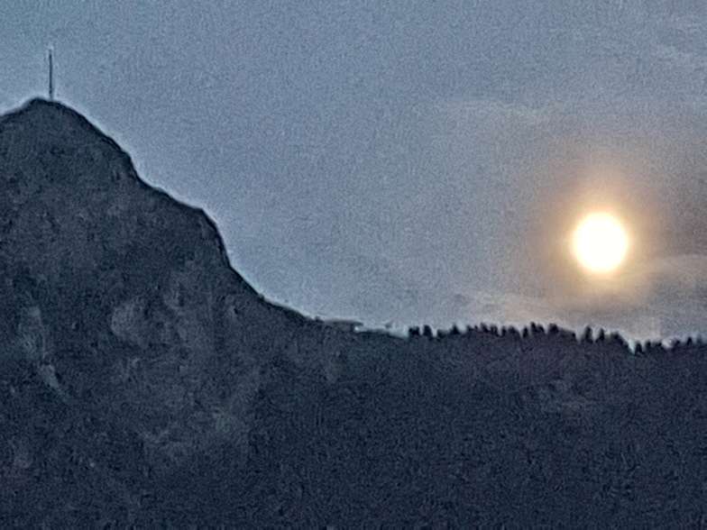 Moonrise, Leysin