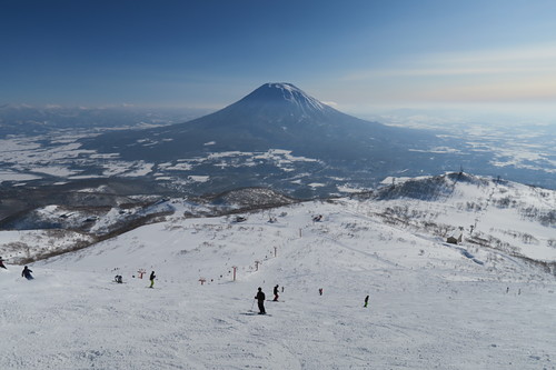 Niseko Village Ski Resort by: Hiro