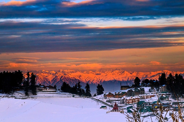 Kashmirguides.com your best friend on powder days, Gulmarg