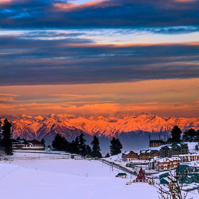 Gulmarg Snow: Kashmirguides.com your best friend on powder days 