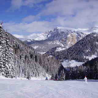 Skiing from Plan de Gralba, Val Gardena