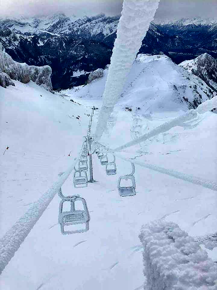Frozen chairlift, Leysin