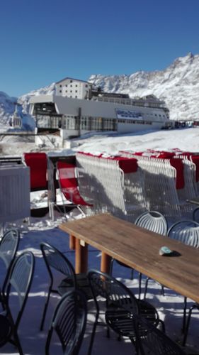 Breuil-Cervinia Valtournenche Ski Resort by: Roberto Leoni