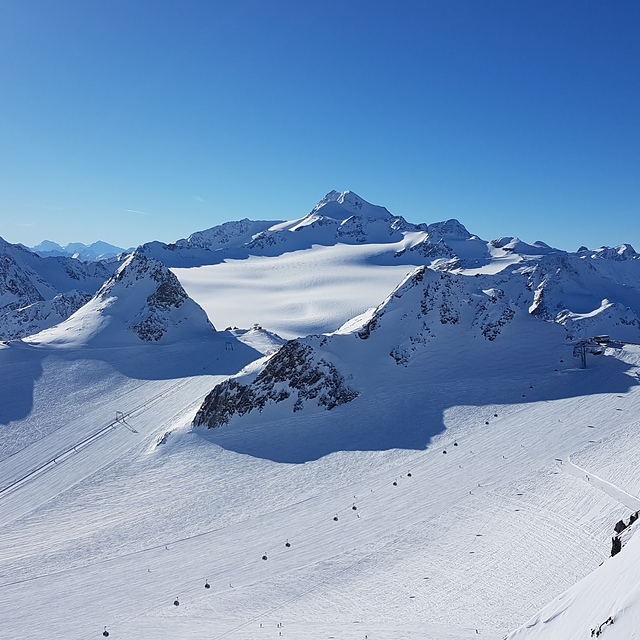 Sölden Snow: Wildspitze and Tiefenbach gletscher