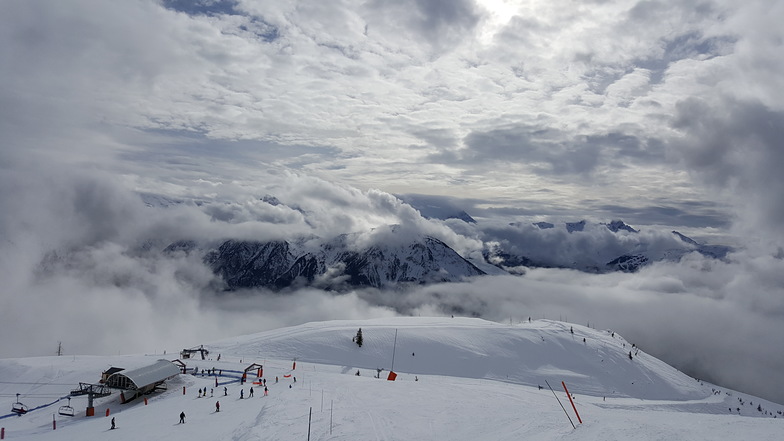 Up above the clouds, Champagny