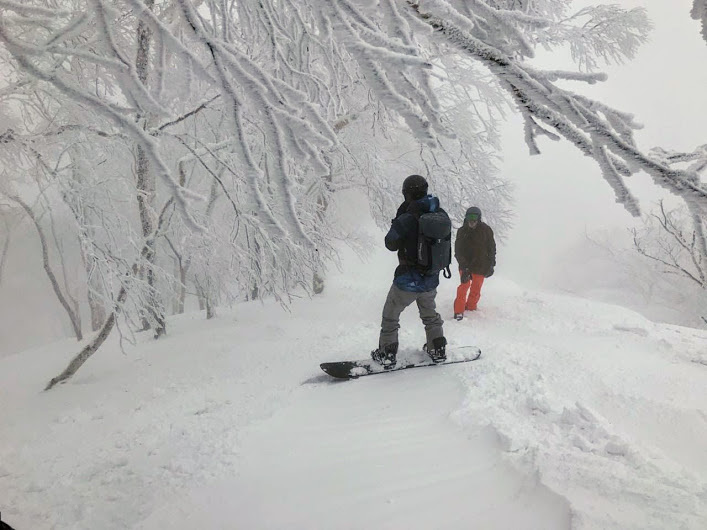 Heading down the ridge, Rusutsu Resort