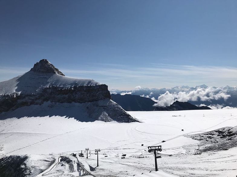 First snowfall, Gstaad Glacier 3000