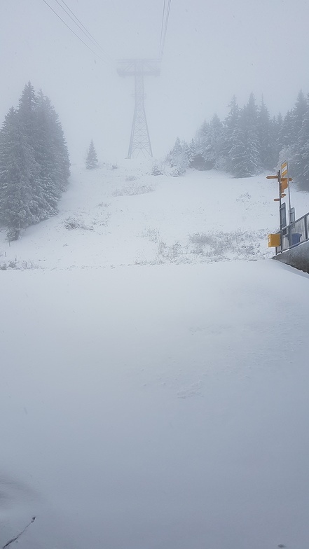 First snow, Gstaad Glacier 3000