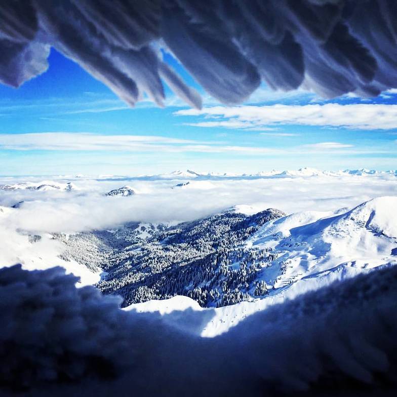 Cookie Cafe view on a frozen morning, Champéry