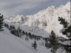 Scenery in a lift accesed run, Tavascan - Pleta del Prat photo