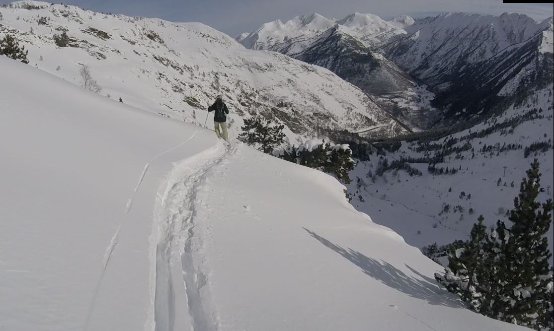 Skiing powder with the Pic de Certascan (2853m) watching, Tavascan - Pleta del Prat
