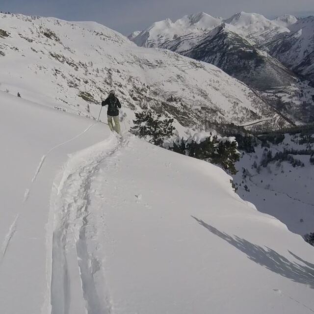 Skiing powder with the Pic de Certascan (2853m) watching, Tavascan - Pleta del Prat