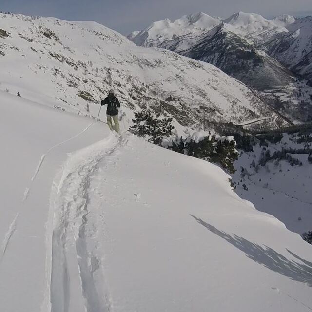 Skiing powder with the Pic de Certascan (2853m) watching, Tavascan - Pleta del Prat