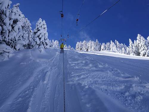 Mainalo Ski Resort by: sotiris
