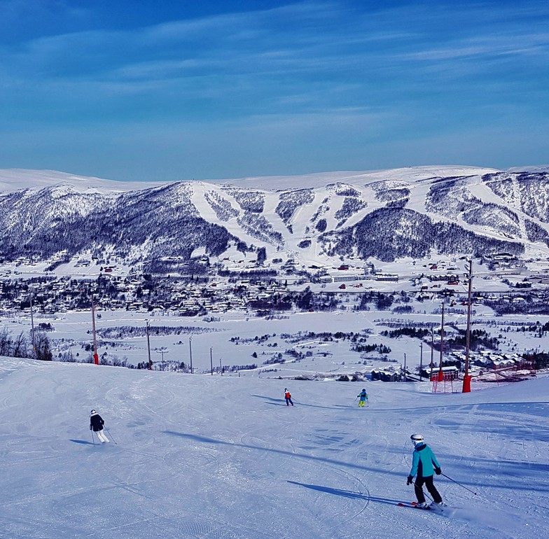 View from Bjodnahovda across to Gullsteinhovda, Geilo