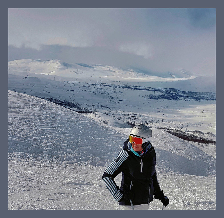 Looking towards Gyrinosvatnet from Veslebreidalen piste, Hemsedal