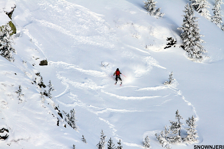 Skiing the avalanche, Brezovica