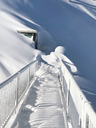 Gstaad Glacier 3000 Ski Resort by: Stefano Maida