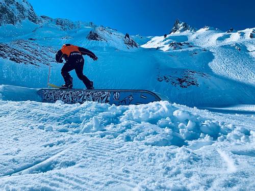 Luz Ardiden Ski Resort by: f.barthecoy