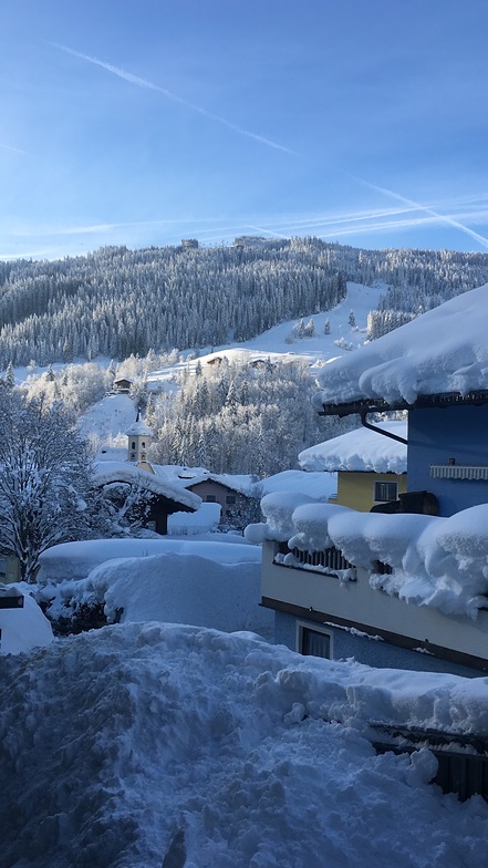 A snowy Picture of Wagrain Village & The Grafenburg